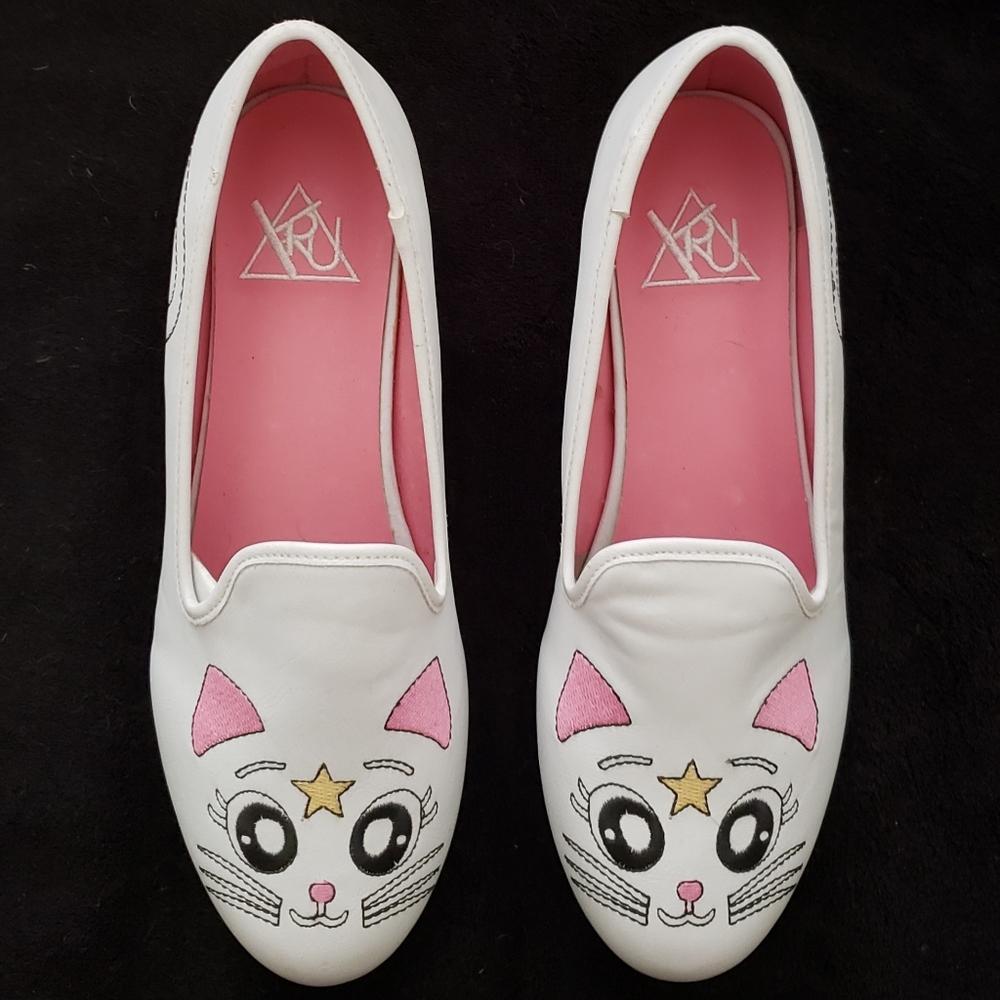 YRU Women's White and Pink Cat Face Shoes